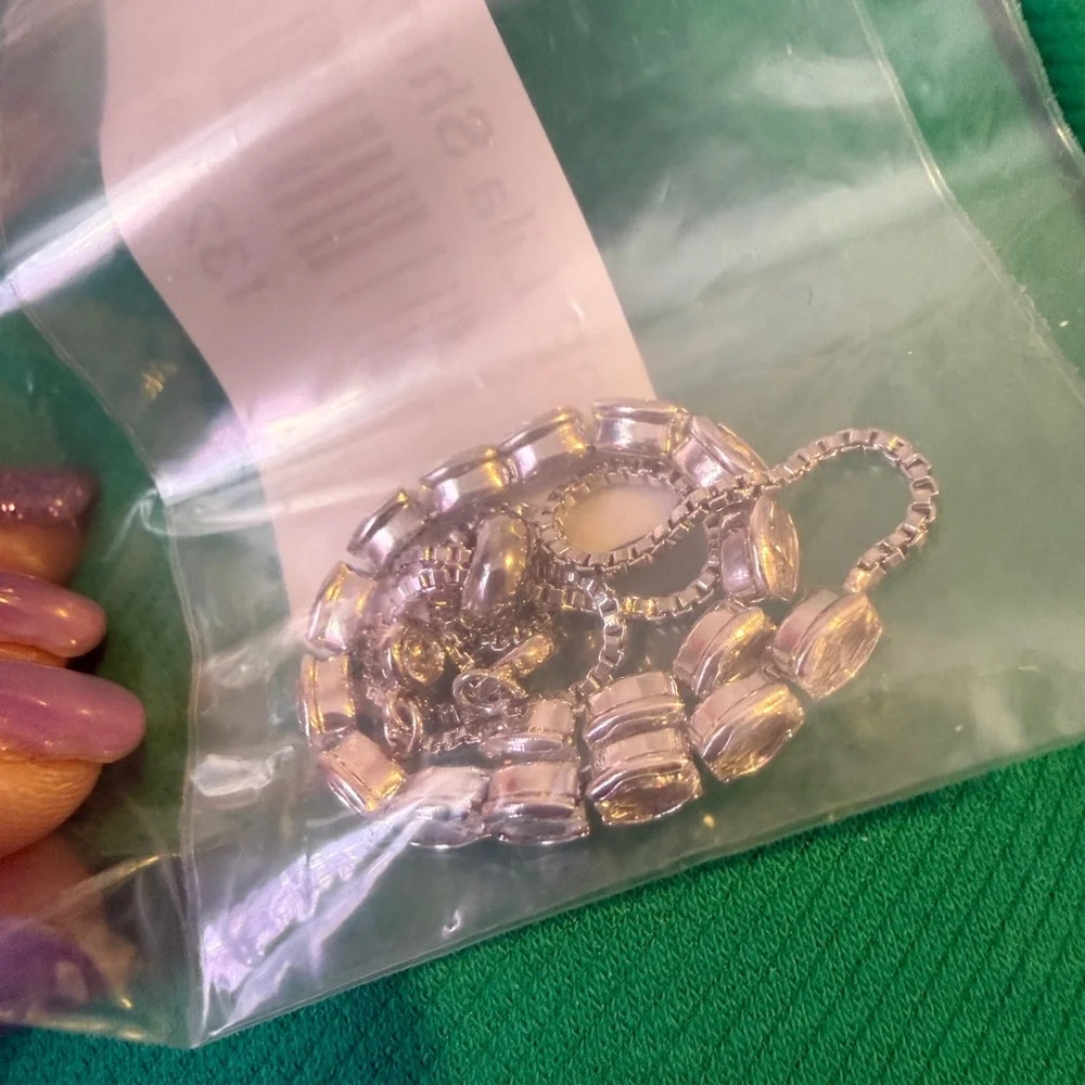 NWT BB Lila Shiny things necklace in silvee - Picture 2 of 2